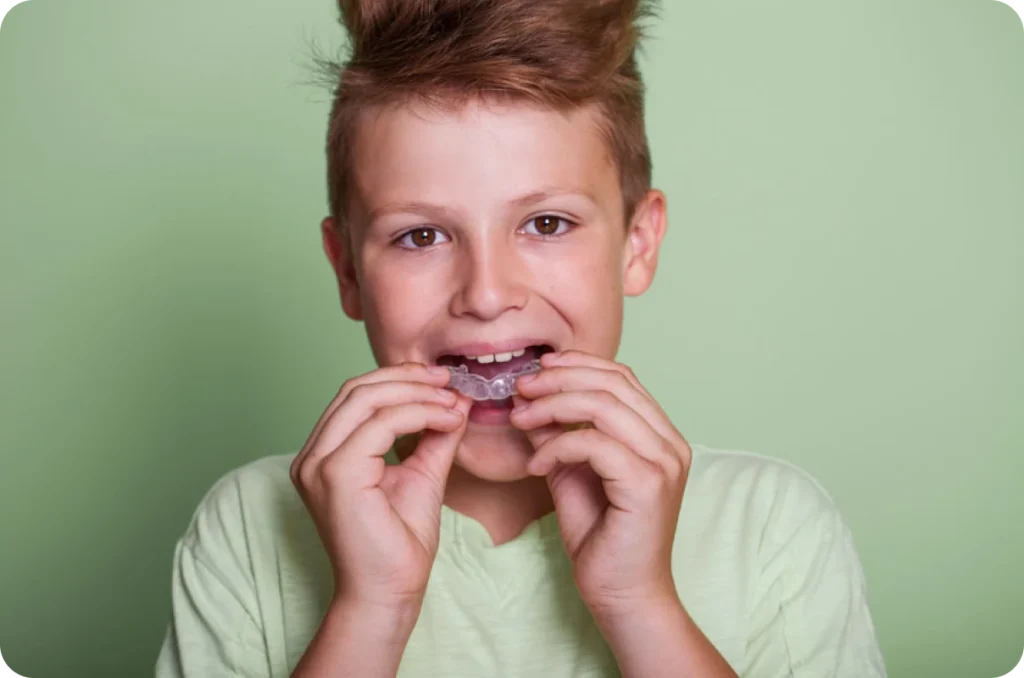Orthodontiste adolescent Poussan 34560 : multi bagues, gouttières invisibles.